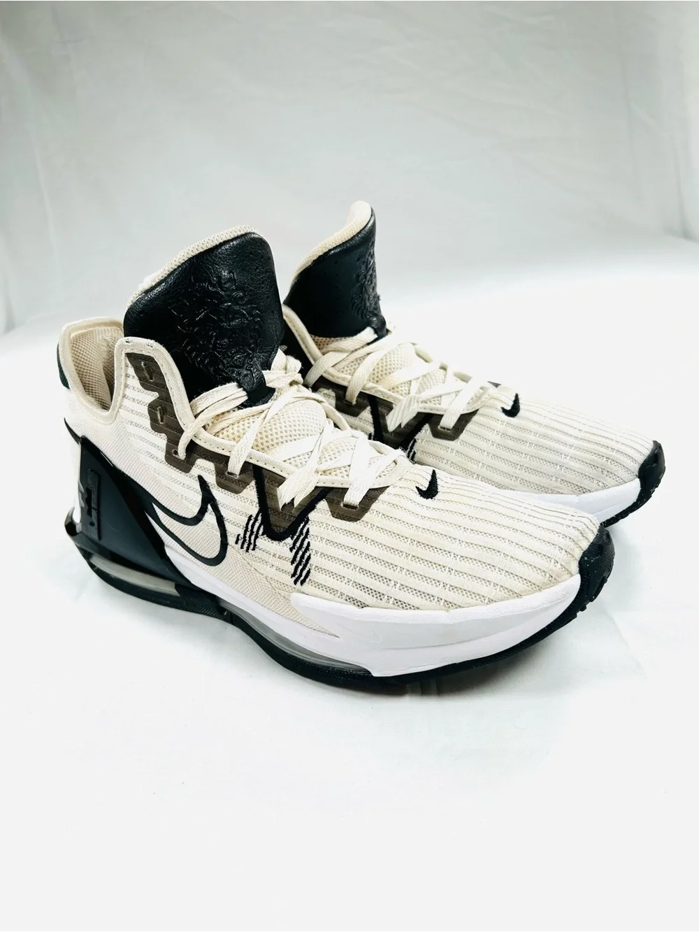 Nike LeBron Witness 6 TB Basketball Sneakers